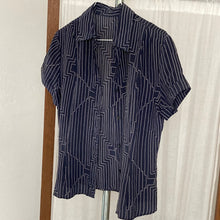 Load image into Gallery viewer, Silk blouse graphic print, size S