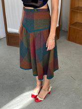 Load image into Gallery viewer, Wool tartan skirt, size XS