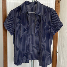 Load image into Gallery viewer, Silk blouse graphic print, size S