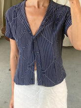 Load image into Gallery viewer, Silk blouse graphic print, size S