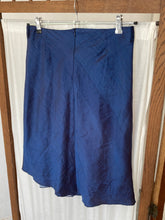 Load image into Gallery viewer, Vintage silk skirt, size M