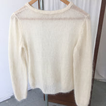 Load image into Gallery viewer, Vintage creme angora pull, size M