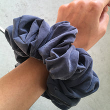 Load image into Gallery viewer, Scrunchie handmade by YV, size M