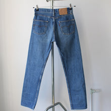 Load image into Gallery viewer, Vintage levis 501, W 28
