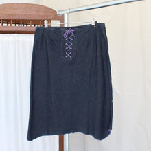 Load image into Gallery viewer, 00&#39;s jeans skirt. size L