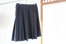 Load image into Gallery viewer, Vintag wool tartan skirt, size S