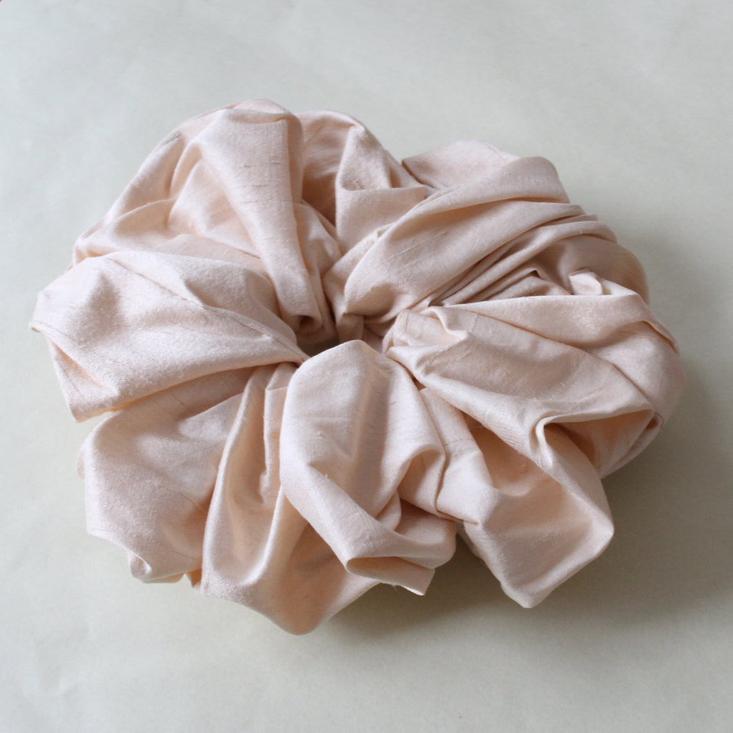 Silk scrunchie, butter colour - size L