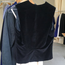 Load image into Gallery viewer, Vintage velvet waistcoat, size S/M
