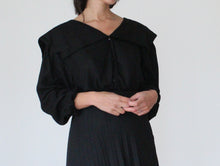 Load image into Gallery viewer, Vintage black cotton blouse with wide collar, size S-L