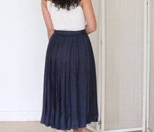 Load image into Gallery viewer, Vintage silk button up midi skirt, size XS