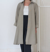 Load image into Gallery viewer, Vintage trenchcoat, size S