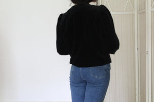 Vintage black velvet jacket with puffy shoulders, size M