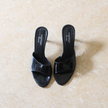 Load image into Gallery viewer, 90&#39;s patent leather mules, size 39