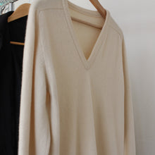 Load image into Gallery viewer, Vintage creme angora sweater