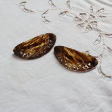 Load image into Gallery viewer, Vintage hair clips ~ pair