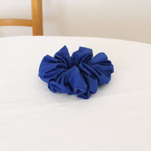Load image into Gallery viewer, Handmade deep blue cotton scrunchie (medium)