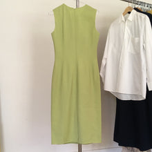 Load image into Gallery viewer, Vintage Carolina Herrera green fitted dress, original sample, size XS/S