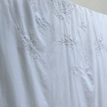 Load image into Gallery viewer, Vintage cotton embroidered tablecloth
