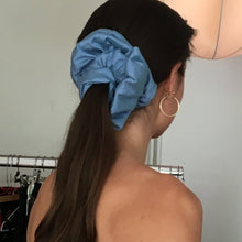 Load image into Gallery viewer, Scrunchie made from vintage silk (L)