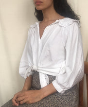 Load image into Gallery viewer, Vintage white cotton blouse with embroidered collar, size S/M