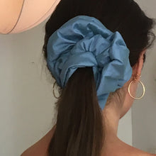 Load image into Gallery viewer, Scrunchie made from vintage silk (L)
