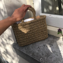 Load image into Gallery viewer, Vintage tiny straw bag