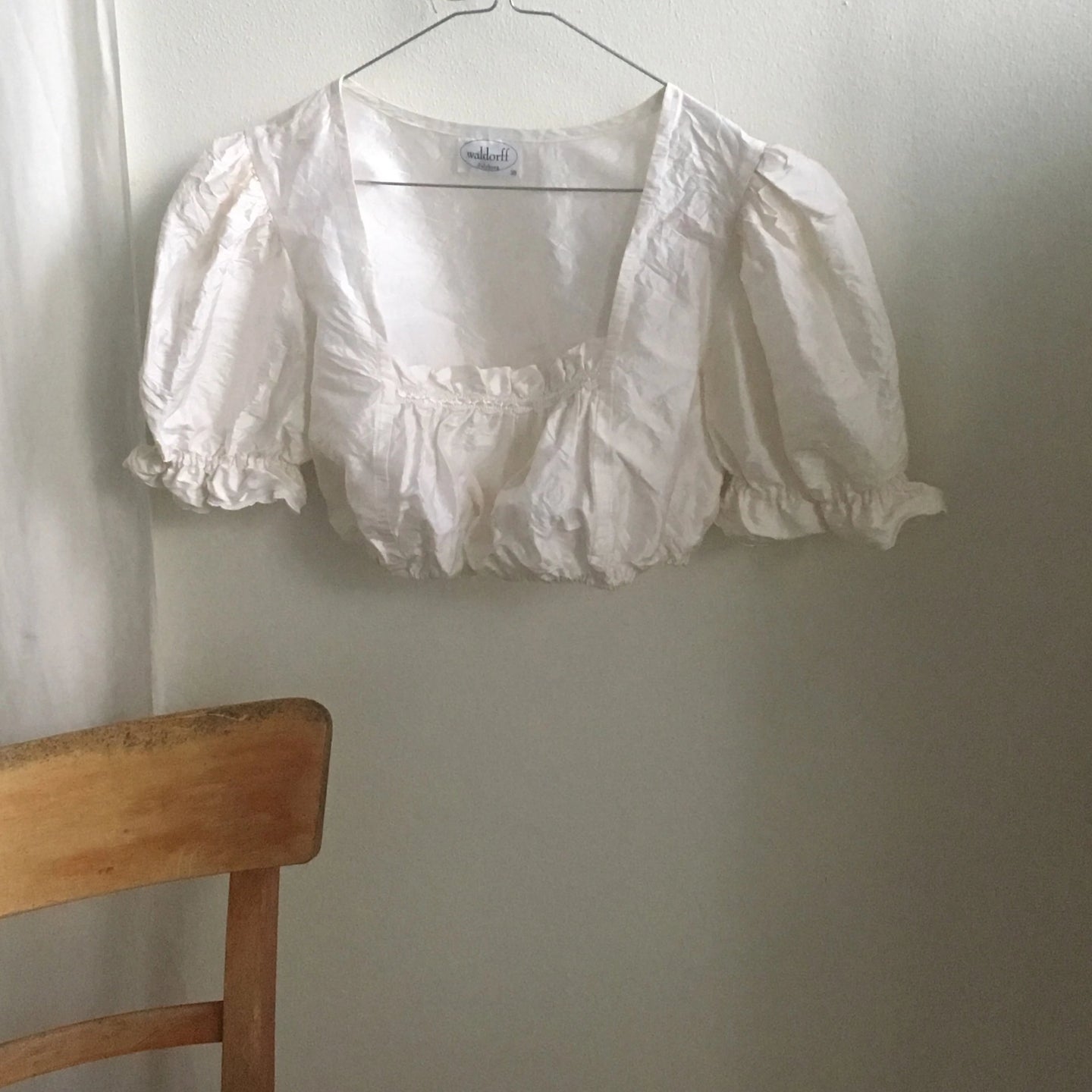 Vintage white crop top with puffy sleeves, size M