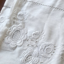 Load image into Gallery viewer, Vintage cotton embroidered tablecloth